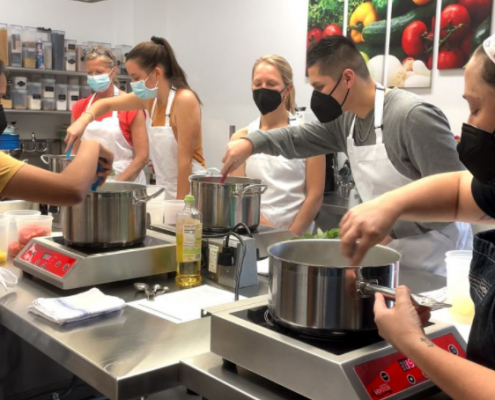 people cooking in a cooking class