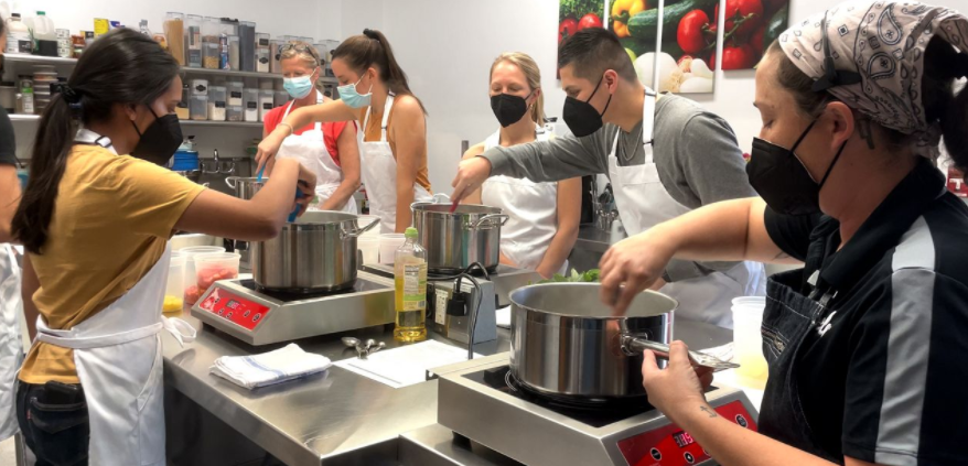 people cooking in a cooking class