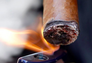 A picture of a burning cigar