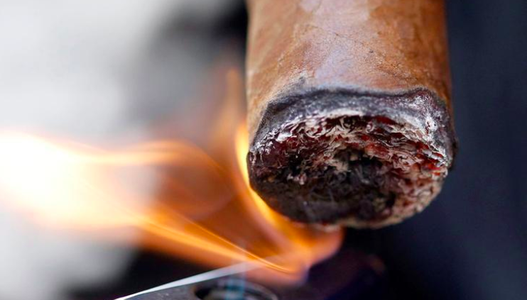 A picture of a burning cigar